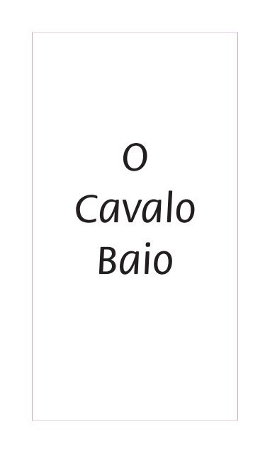 Um cavalo com uma mancha branca na cabeça está parado em frente a um fundo  branco.