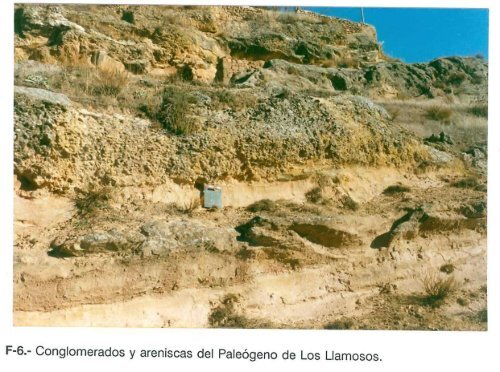 F-1.- Cretácico en el anticlinal de Andaluz. a) Formación Calizas ...