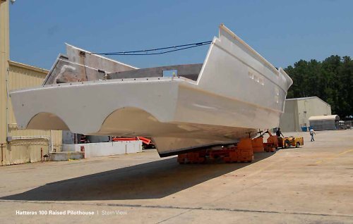 Hatteras 100 Raised Pilothouse I Pulling Hull from Mold