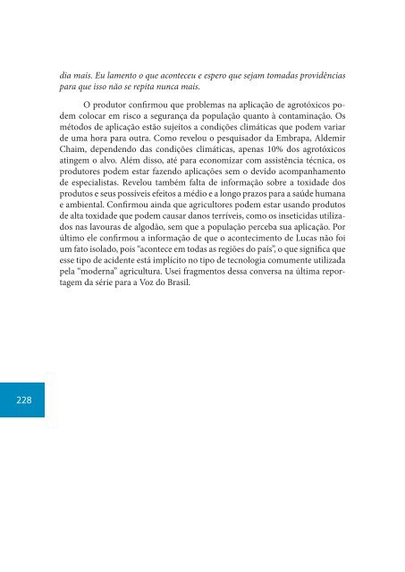 Um avião contorna o pé de jatobá e a nuvem de agrotóxico pousa ...