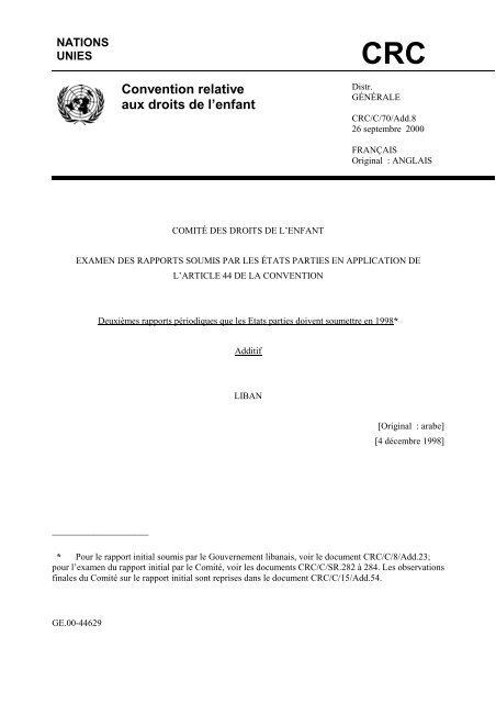 Une Mère Apprend à Un Enfant à Commencer à Porter Une Ceinture De Sécurité  Ordinaire En Voiture Lorsque L'enfant A Entre 8 Et 12 Ans