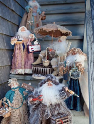 Cape and Islands details make these Santas - Kristen's Kreationz