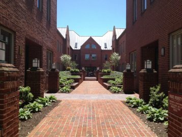 The courtyard at Alonzo M. Bell, DDS office