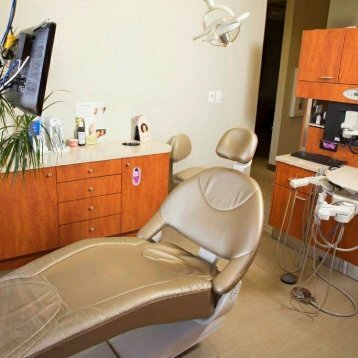 dental chair at dental implant center Renton Smile Dentistry