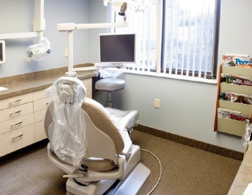 Dental chair at the office of Max H. Molgard Jr, DDS, FACP