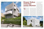 Grauer Kubus zwischen zarten Blumen - Traumhaus